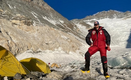 A cél az Everest palack nélküli megmászása